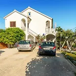 1 Bedroom Cozy In * Привлака