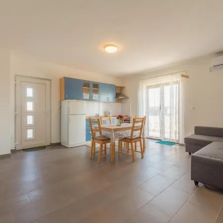 Cozy In With House Sea View * Привлака