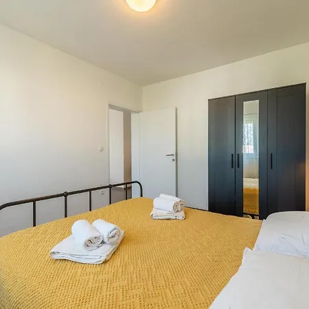 Апартаменты Cozy In With House Sea View *