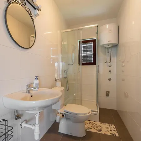 Cozy In With House Sea View 아파트 *
