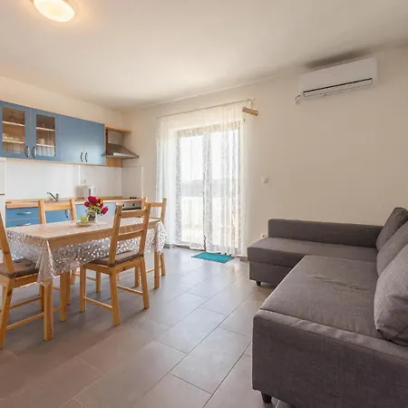 Апартаменты Cozy In With House Sea View *