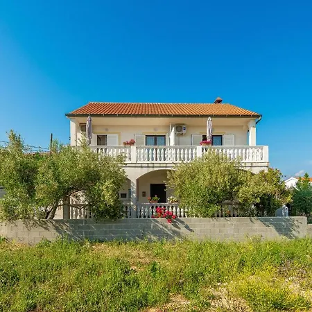 Апартаменты Cozy In With House Sea View *